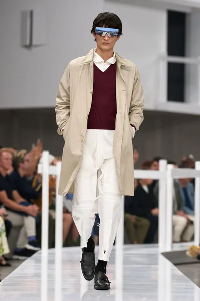 Look 19